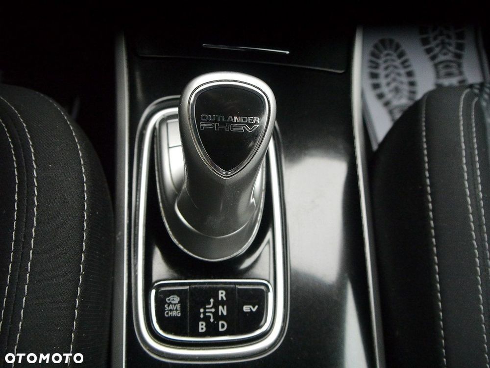 Mitsubishi Outlander - 24