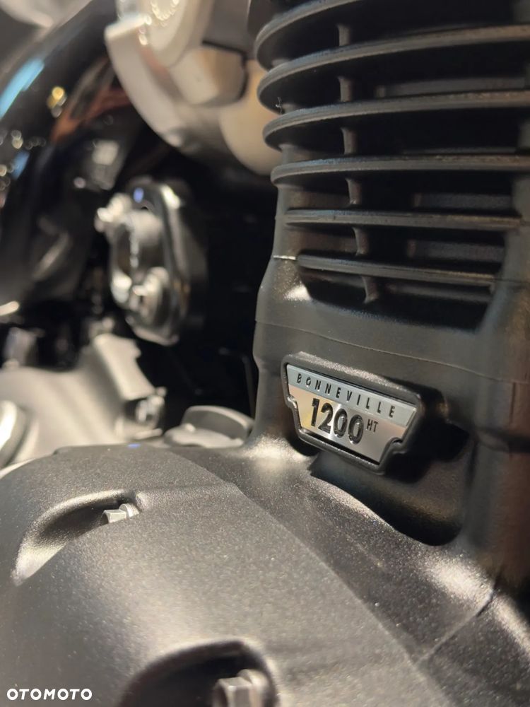 Triumph Bonneville Bobber - 7