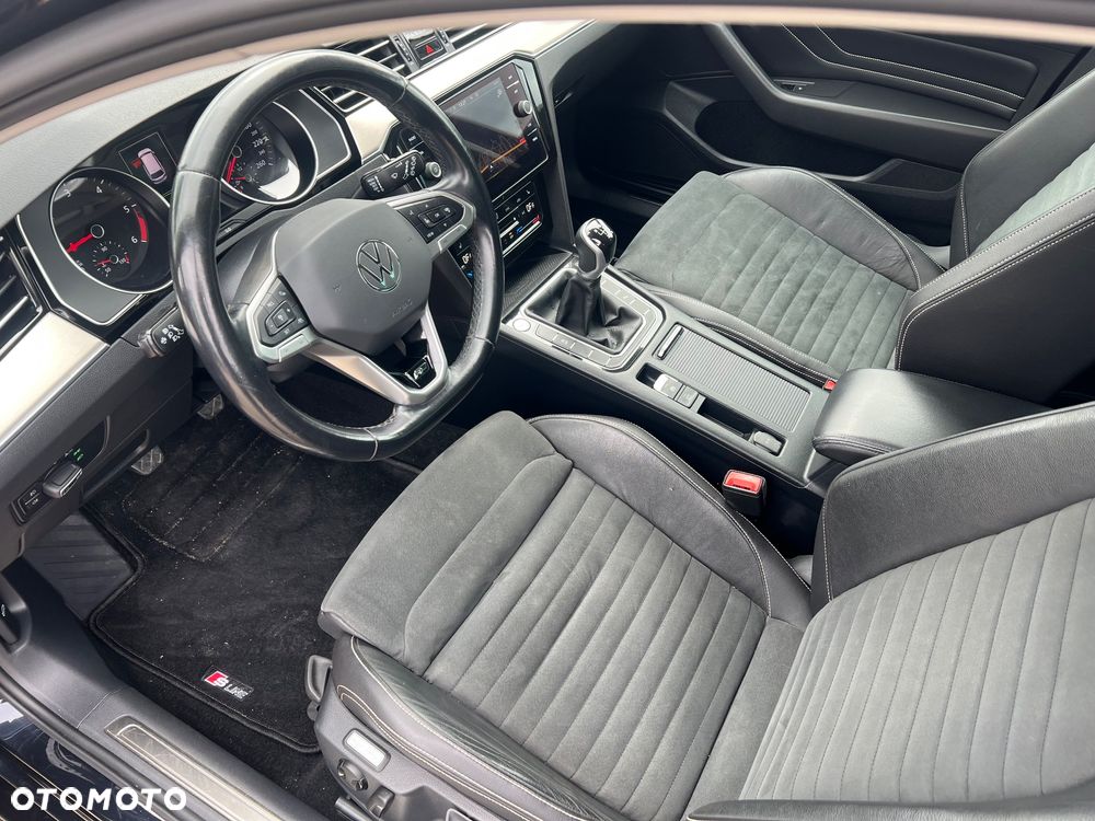 Volkswagen Passat 2.0 TDI SCR Highline - 14
