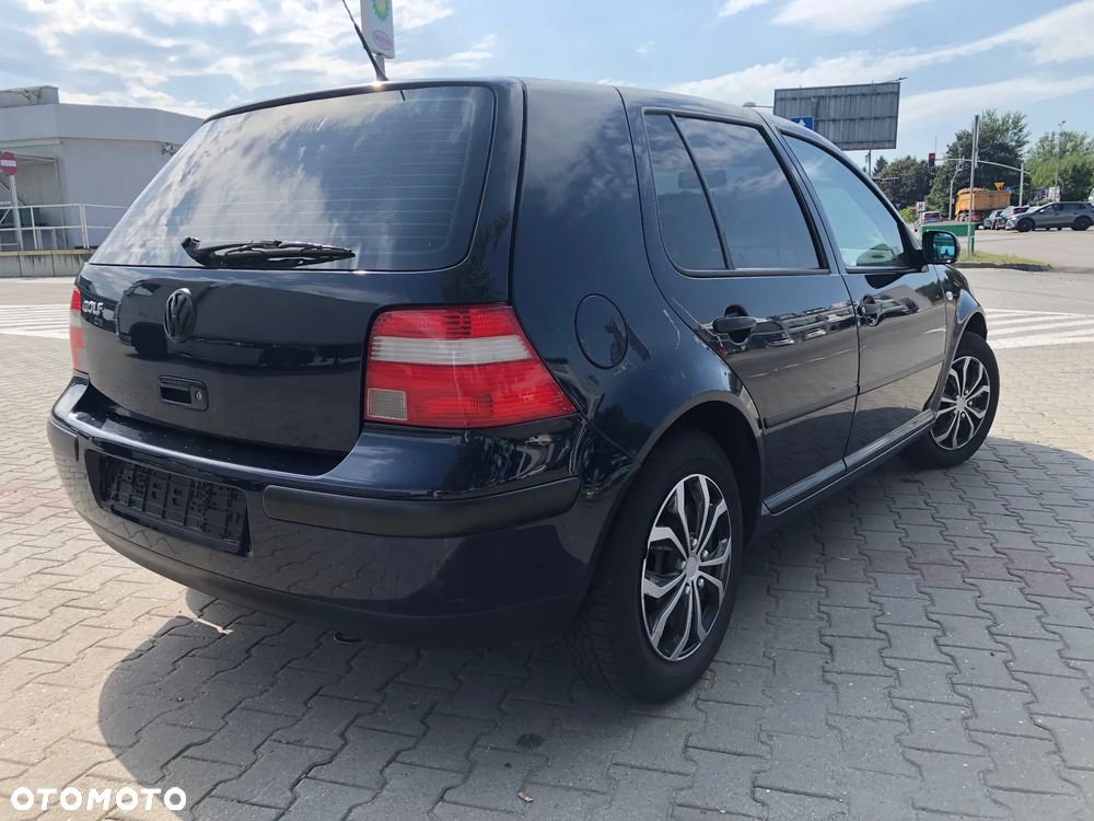 Volkswagen Golf - 10