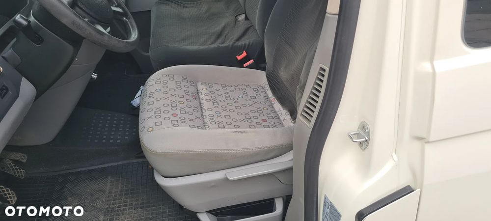 Volkswagen Caravelle - 12