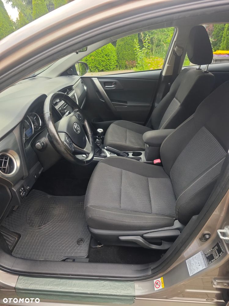 Toyota Auris 1.6 Premium - 19