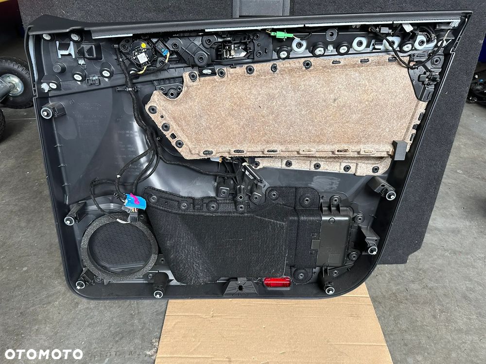 Tapicerka boczek drzwi lewy przód Vw Tiguan 5NA - 11