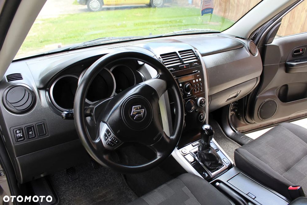 Suzuki Grand Vitara 1.6 De luxe - 22