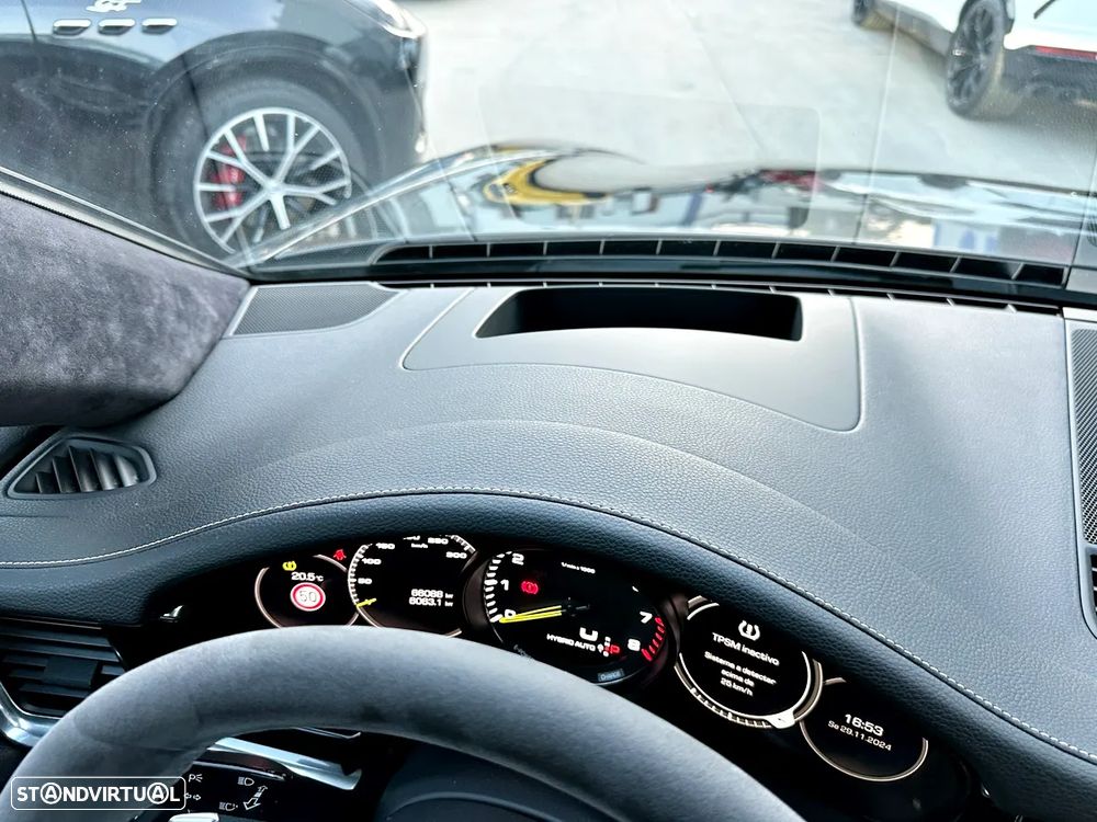 Porsche Panamera Sport Turismo 4 E-Hybrid 10 Years Edition - 15
