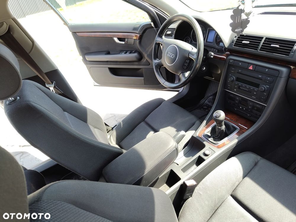 Audi A4 Limousine - 14