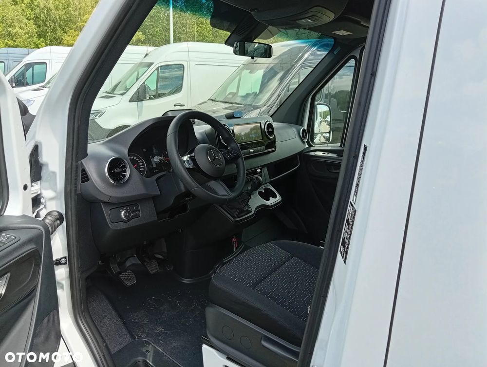 Mercedes-Benz Sprinter - 11