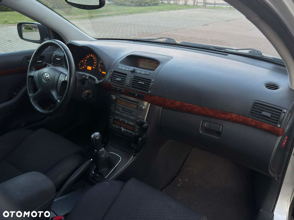 Toyota Avensis 1.8 VVT-i Sol - 10