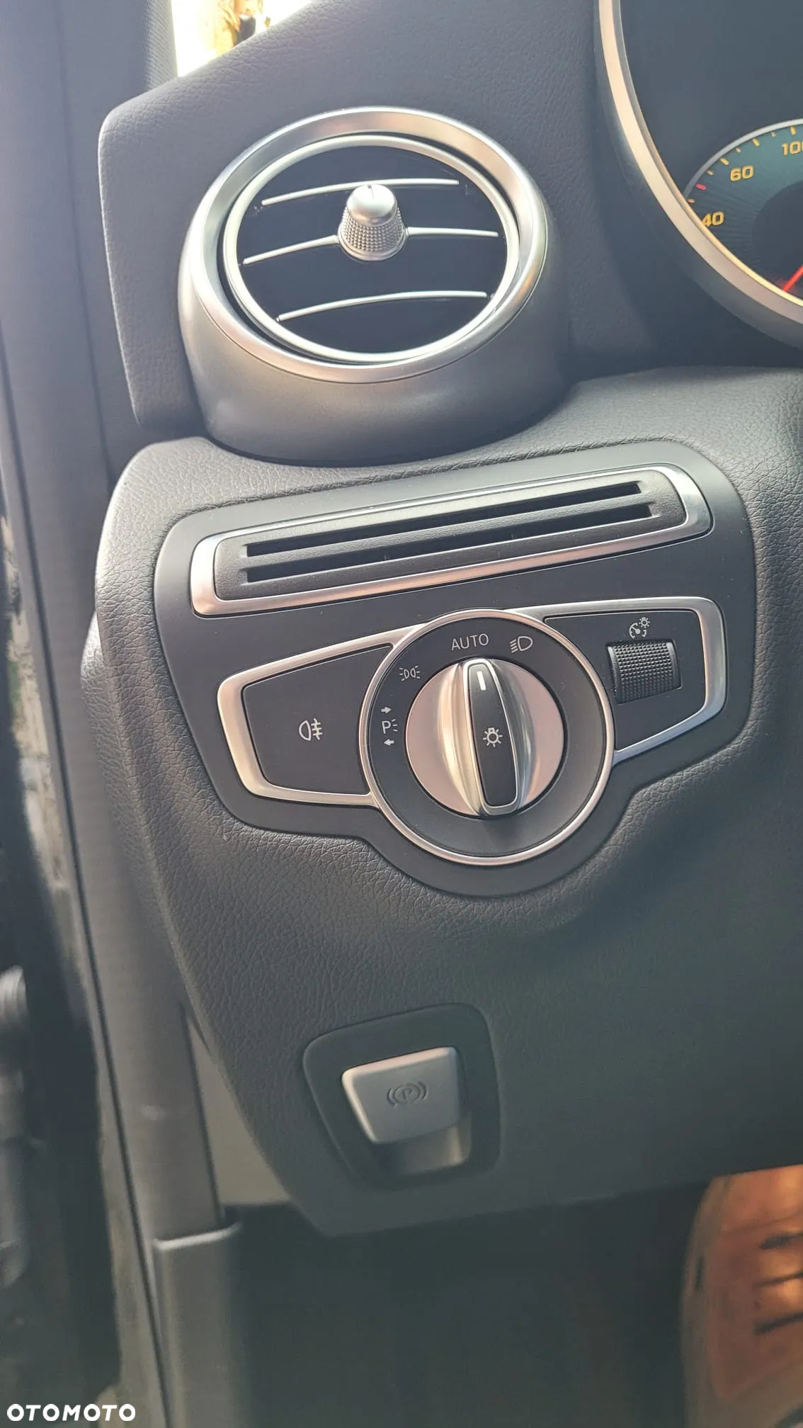 Mercedes-Benz Klasa C 300 4Matic 9G-TRONIC AMG Line - 28