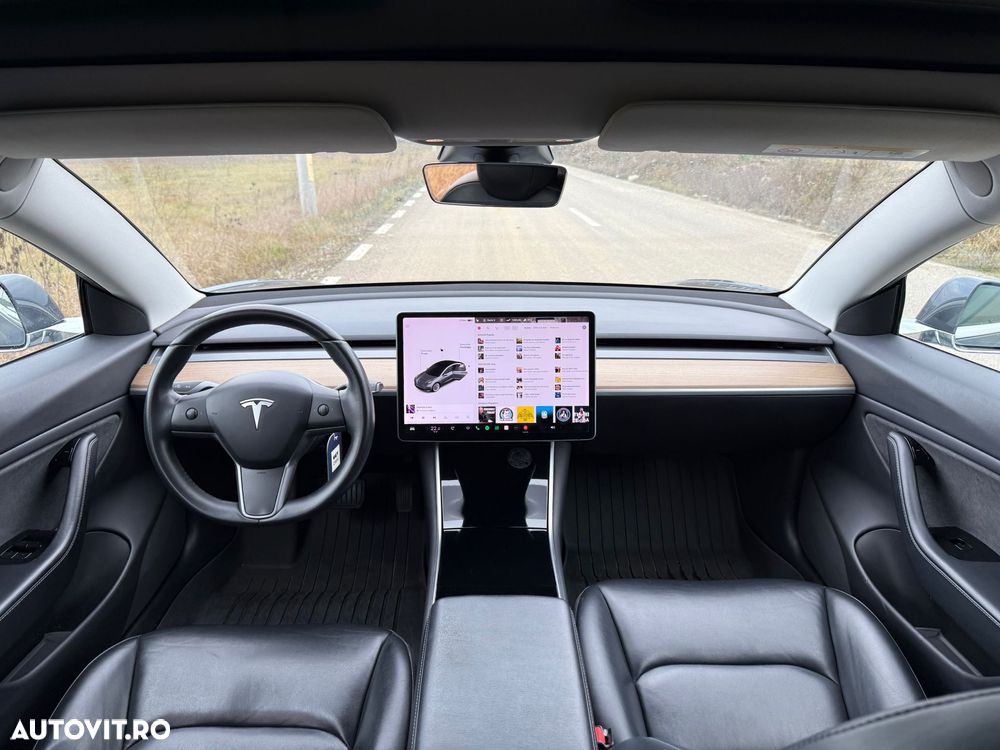 Tesla Model 3 - 9