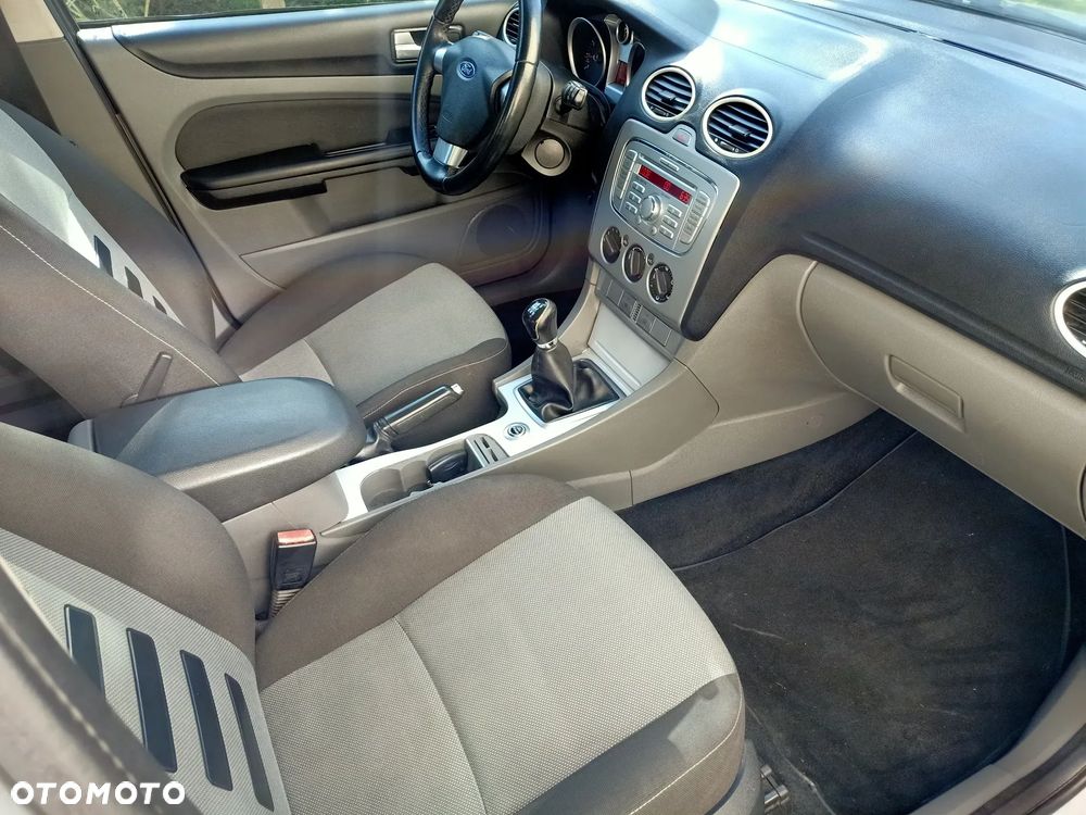 Ford Focus 1.6 Trend - 22