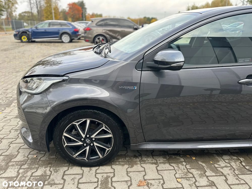 Toyota Yaris Hybrid 100 Selection - 4