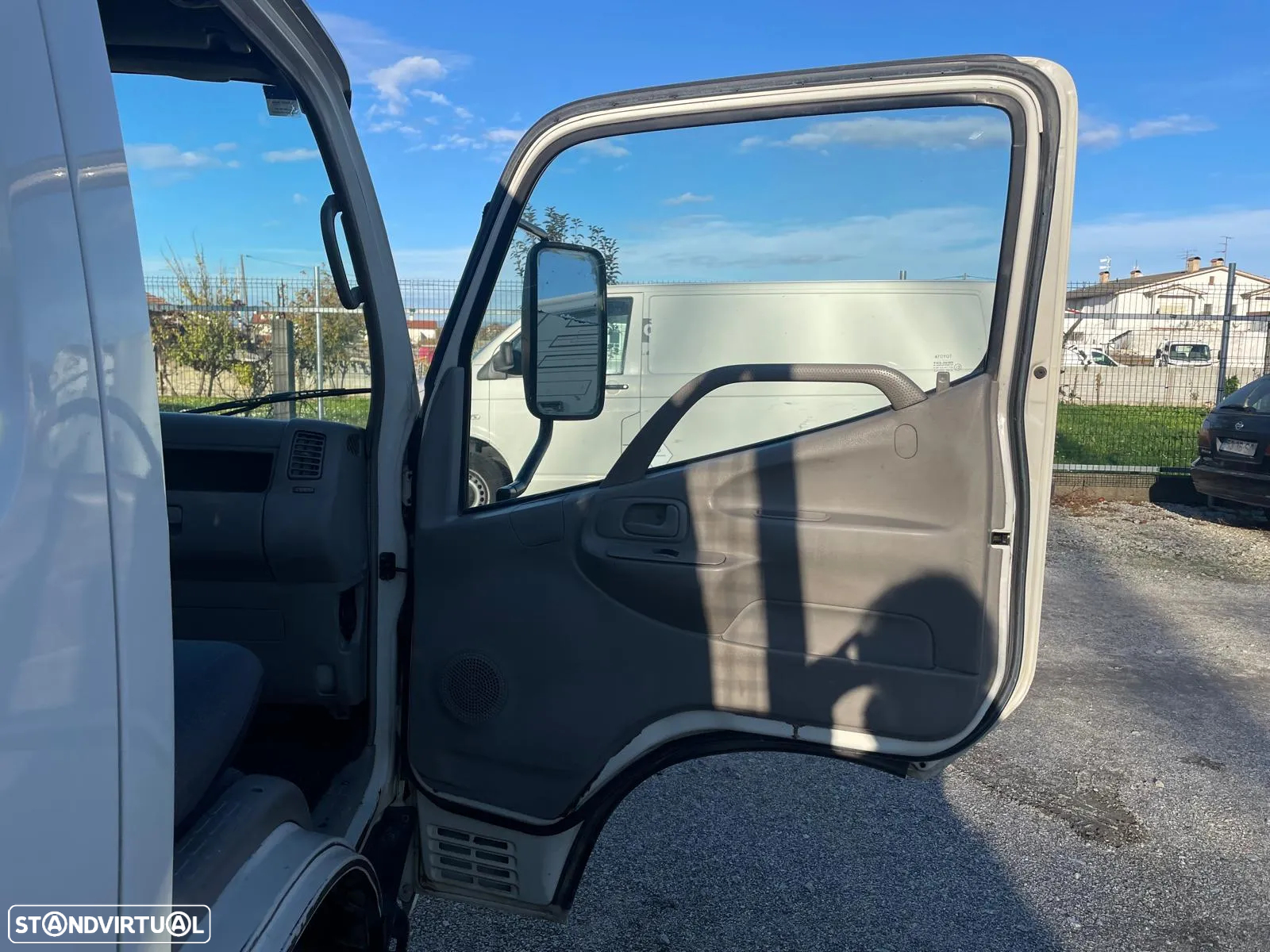 Toyota Dyna 250 2.5D-4D Cab. Dupla c/Báscula - 13