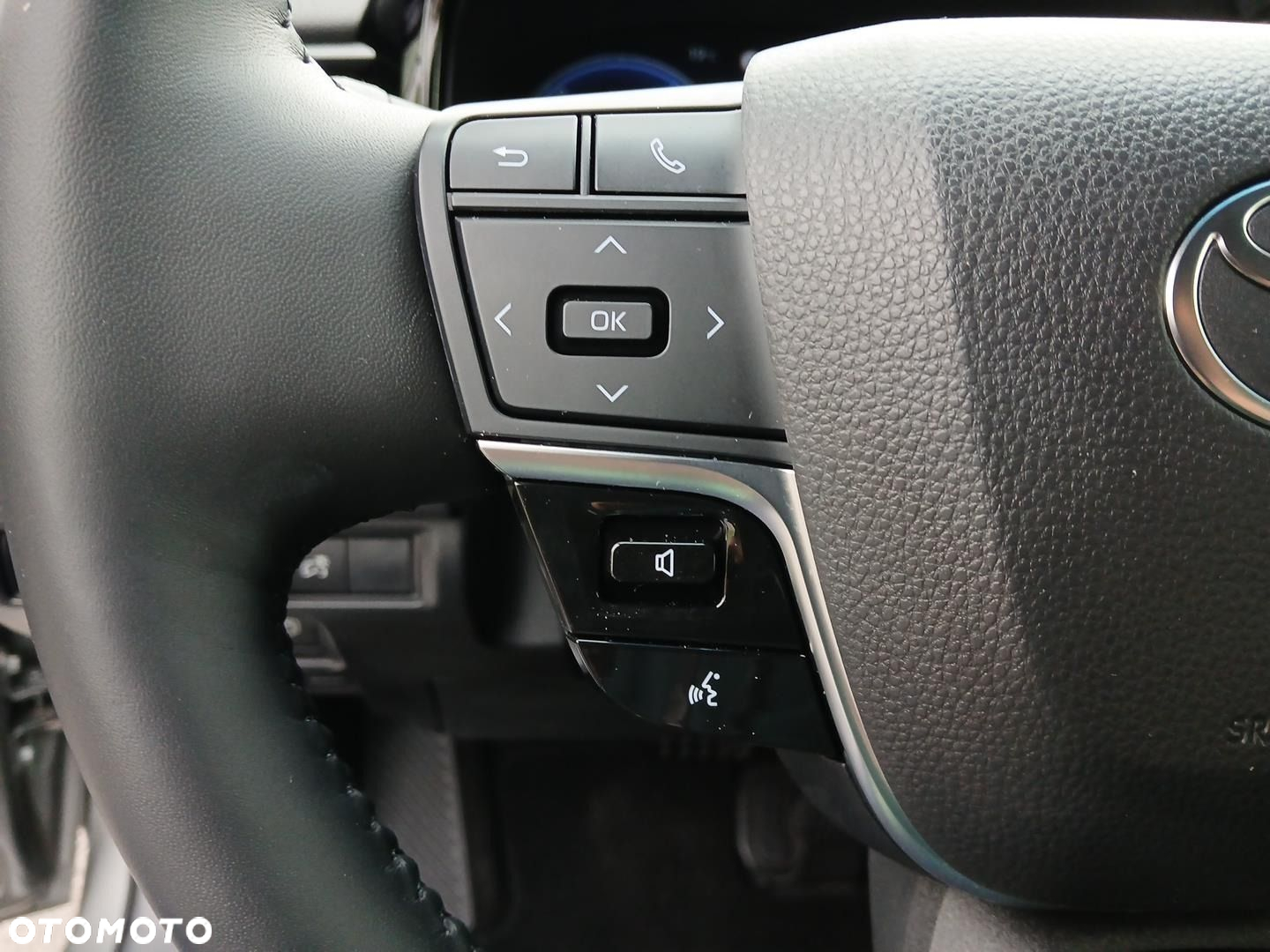 Toyota Camry - 32