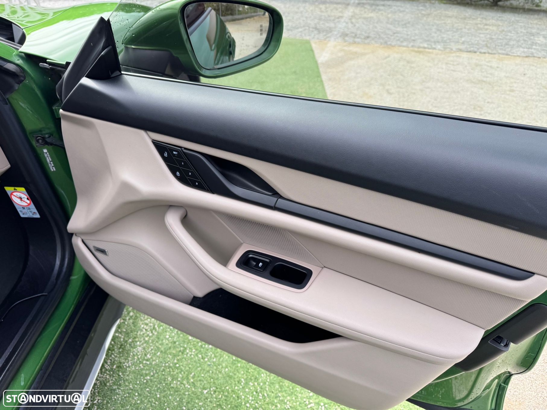Porsche Taycan Cross Turismo 4 - 17