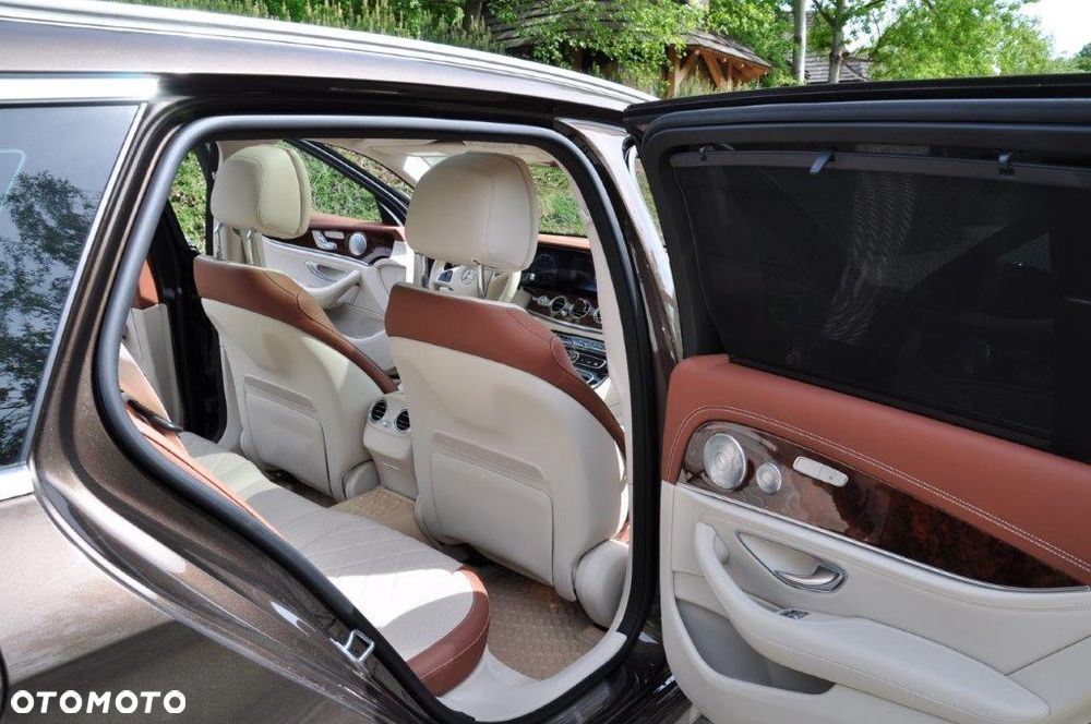 Mercedes-Benz Klasa E 400 4Matic 9G-TRONIC Exclusive - 18