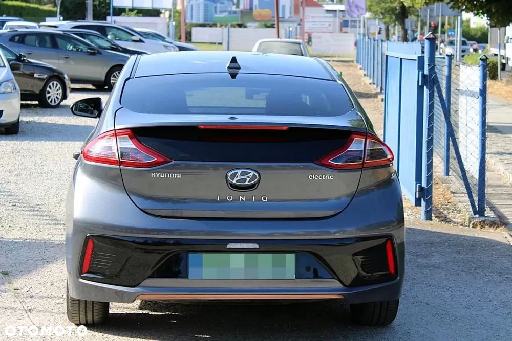 Hyundai IONIQ - 10