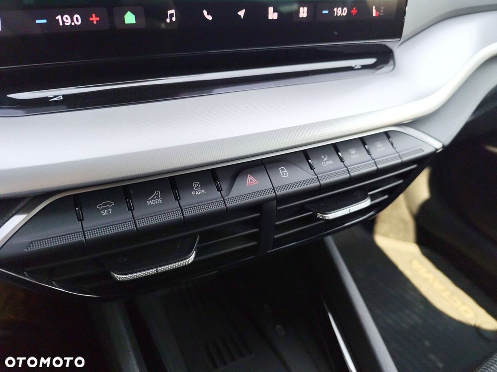 Skoda Octavia 1.5 TSI mHEV Selection DSG - 26