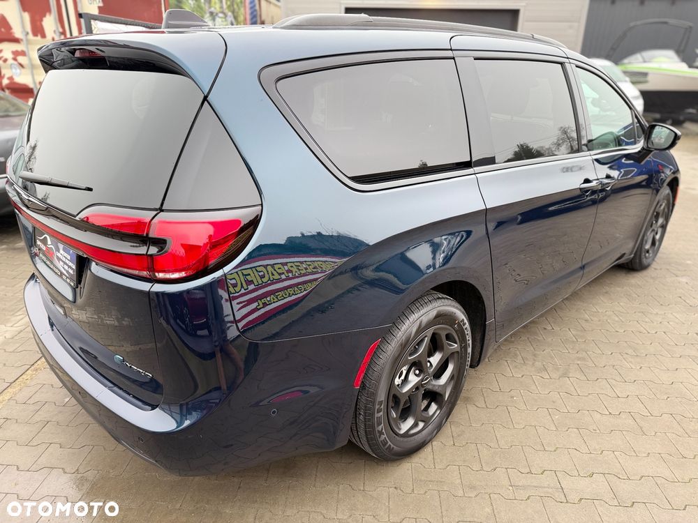 Chrysler Pacifica - 12