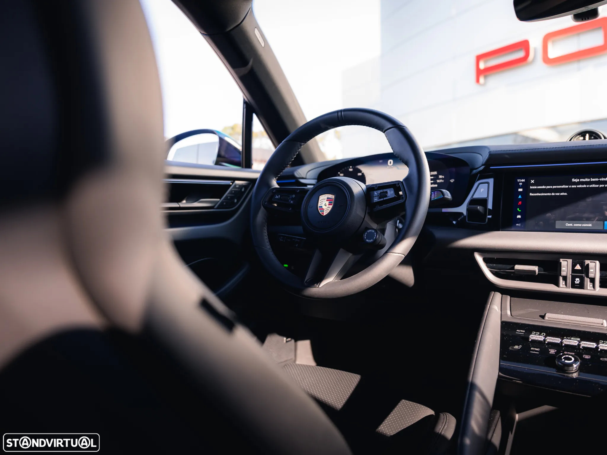 Porsche Macan Electric 4 - 18