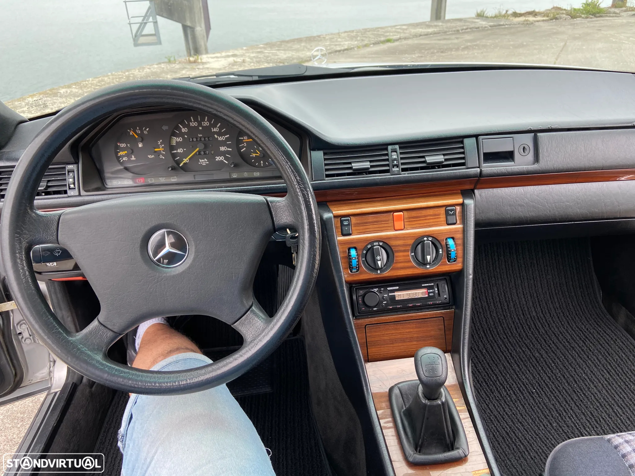 Mercedes-Benz 250 D - 8