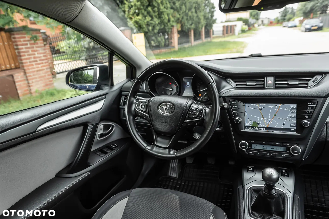 Toyota Avensis 2.0 D-4D Premium - 24