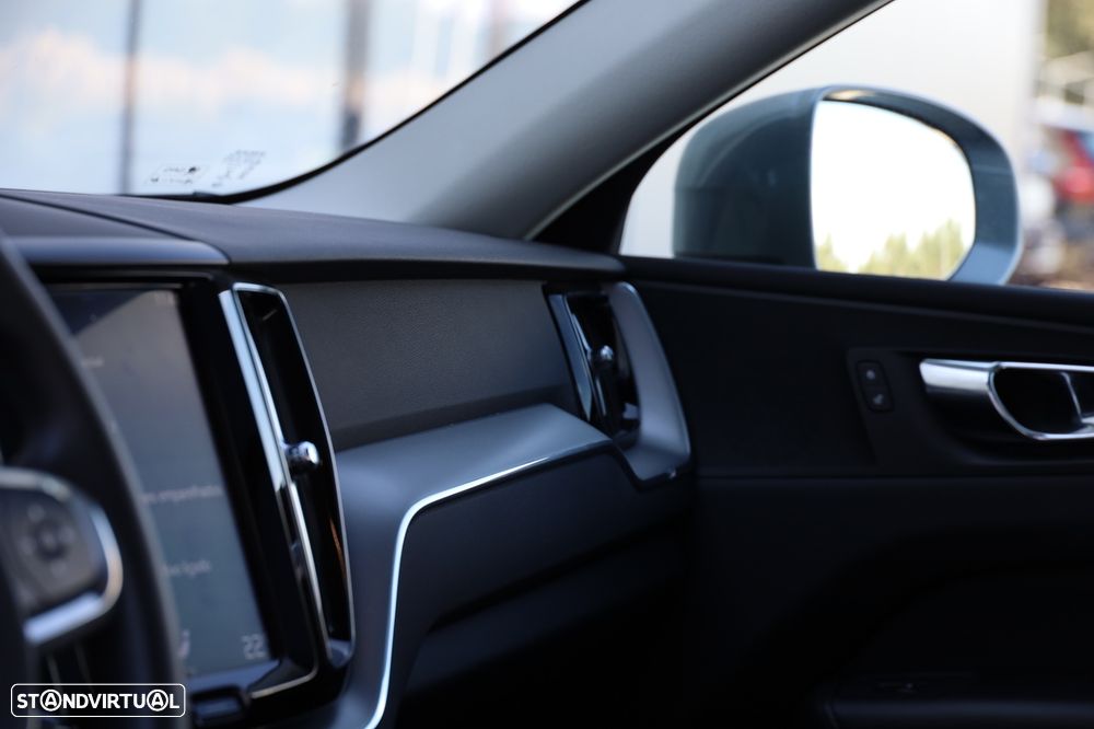 Volvo XC 60 2.0 T8 PHEV Momentum Plus AWD - 12