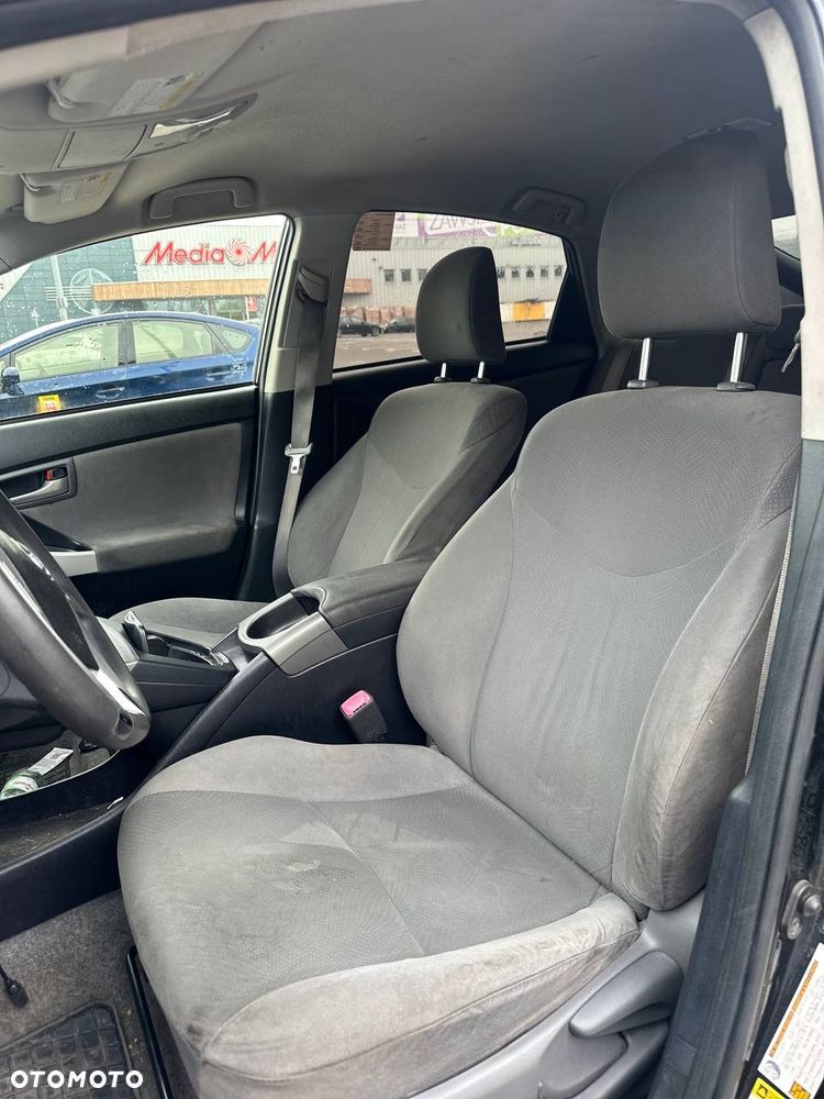 Toyota Prius 1.8 HSD Premium - 11