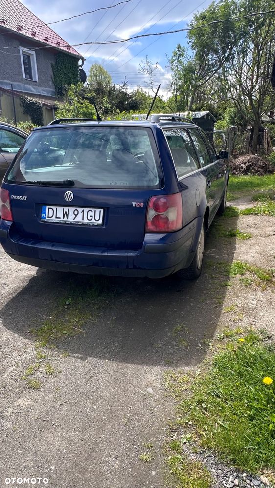 Volkswagen Passat 1.9 TDI Highline - 1