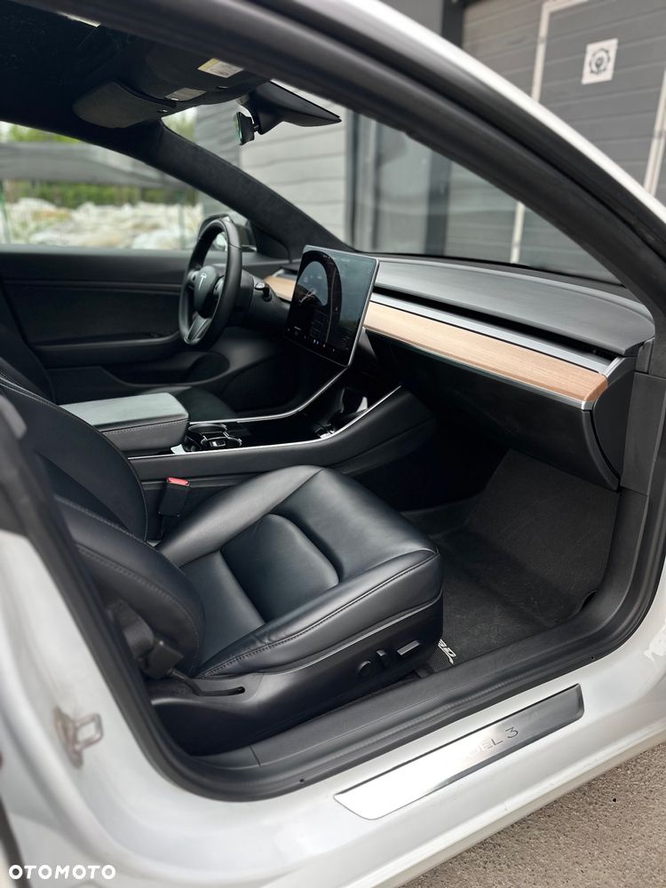 Tesla Model 3 - 23
