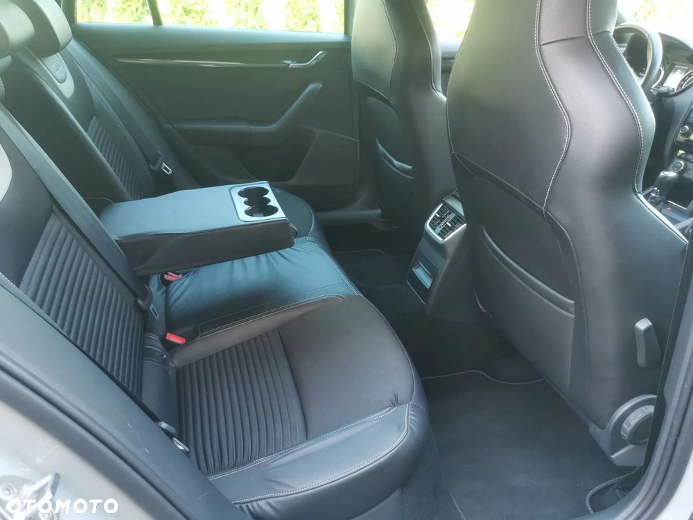 Skoda Octavia 2.0 TDI DSG RS - 12