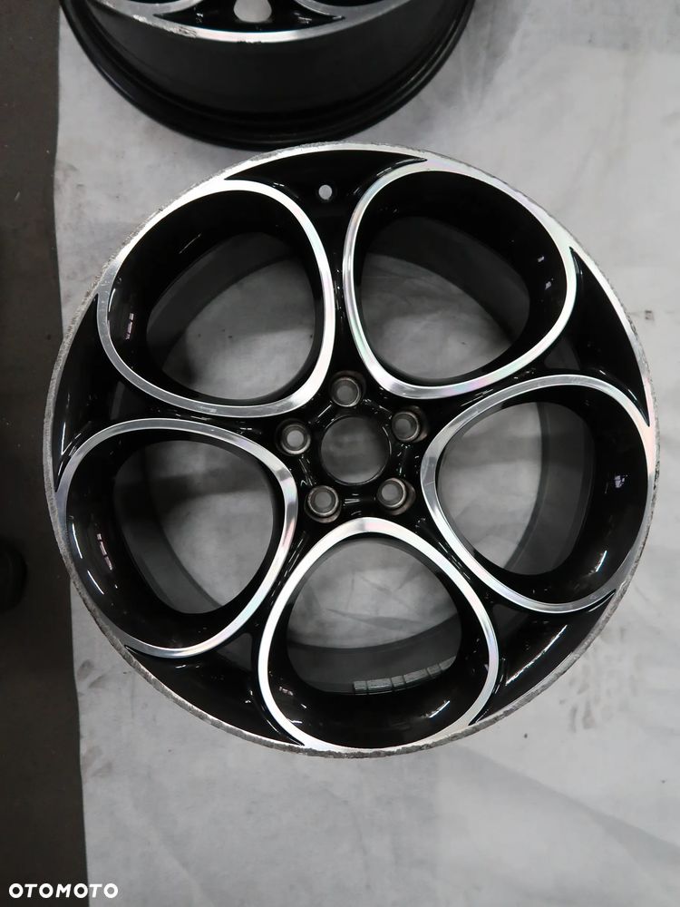 35 Felga Aluminiowa Alfa 156144299 19" - 1