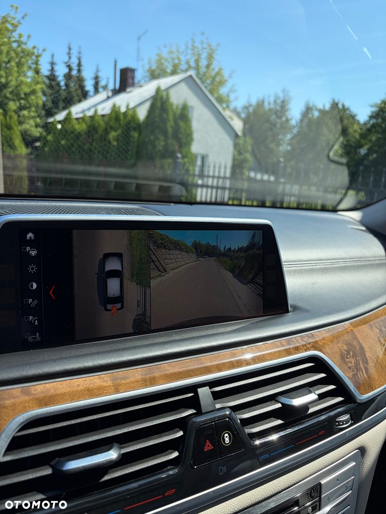BMW Seria 7 740Li - 36