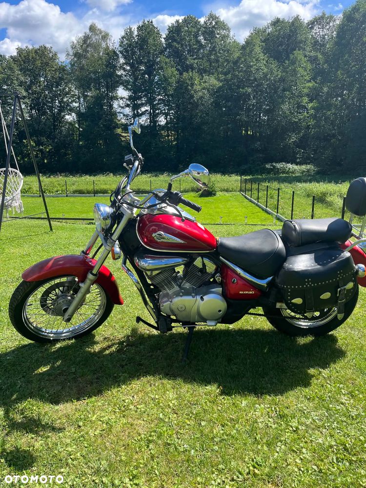 Suzuki Intruder - 1