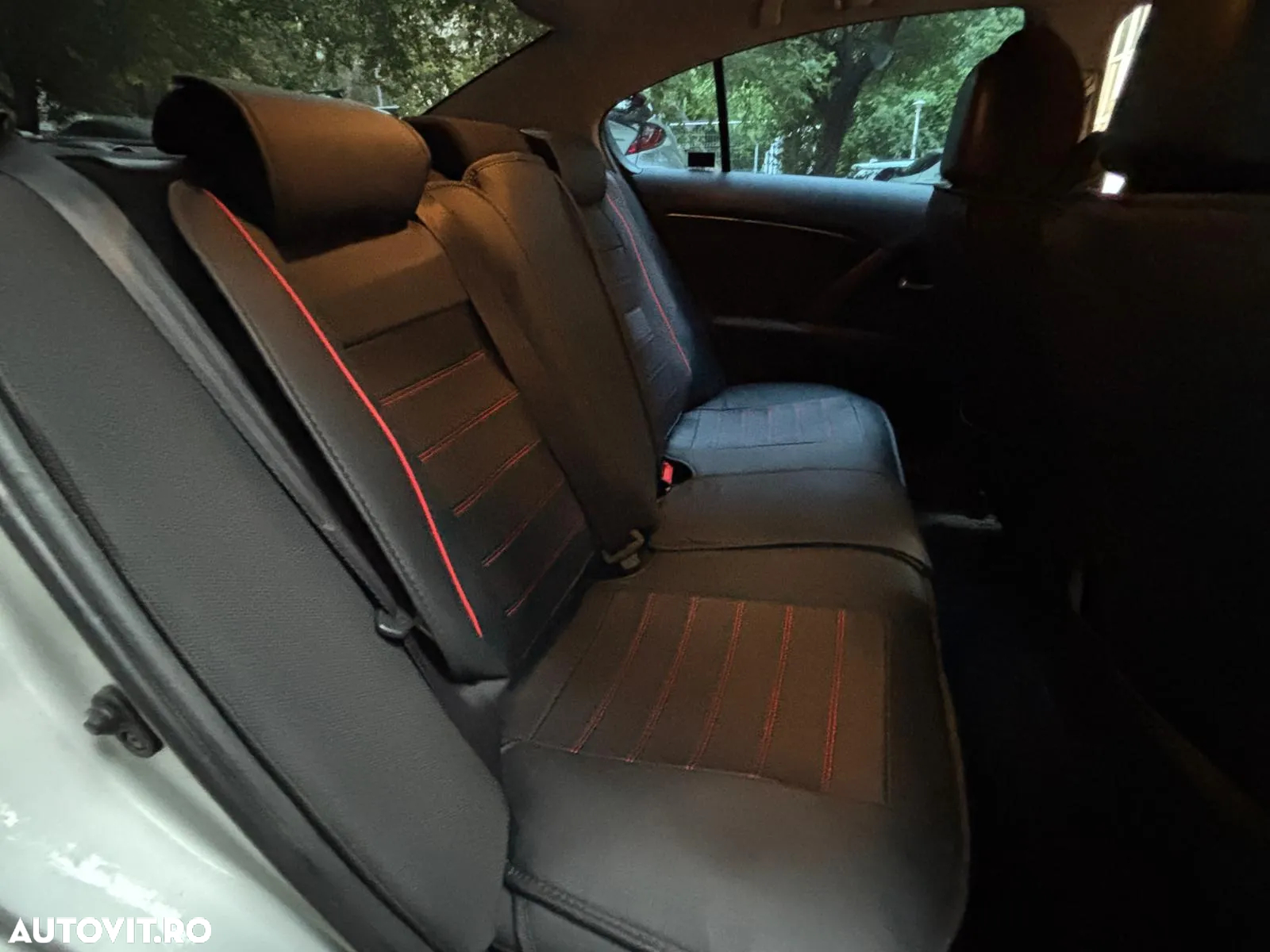 Toyota Avensis 2.2 D-CAT Luxury - 10