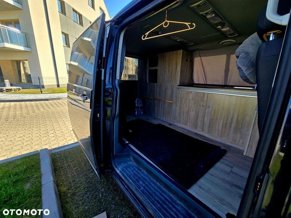 Volkswagen Caravelle - 10
