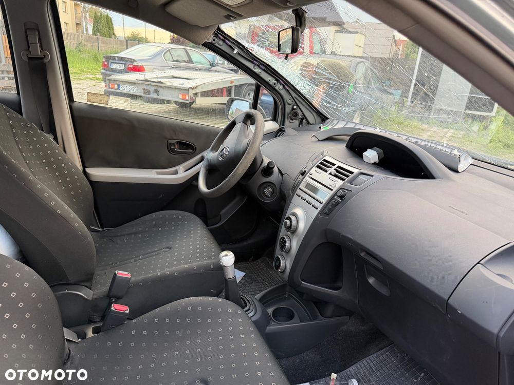 Toyota Yaris 1.3 Luna A/C - 8
