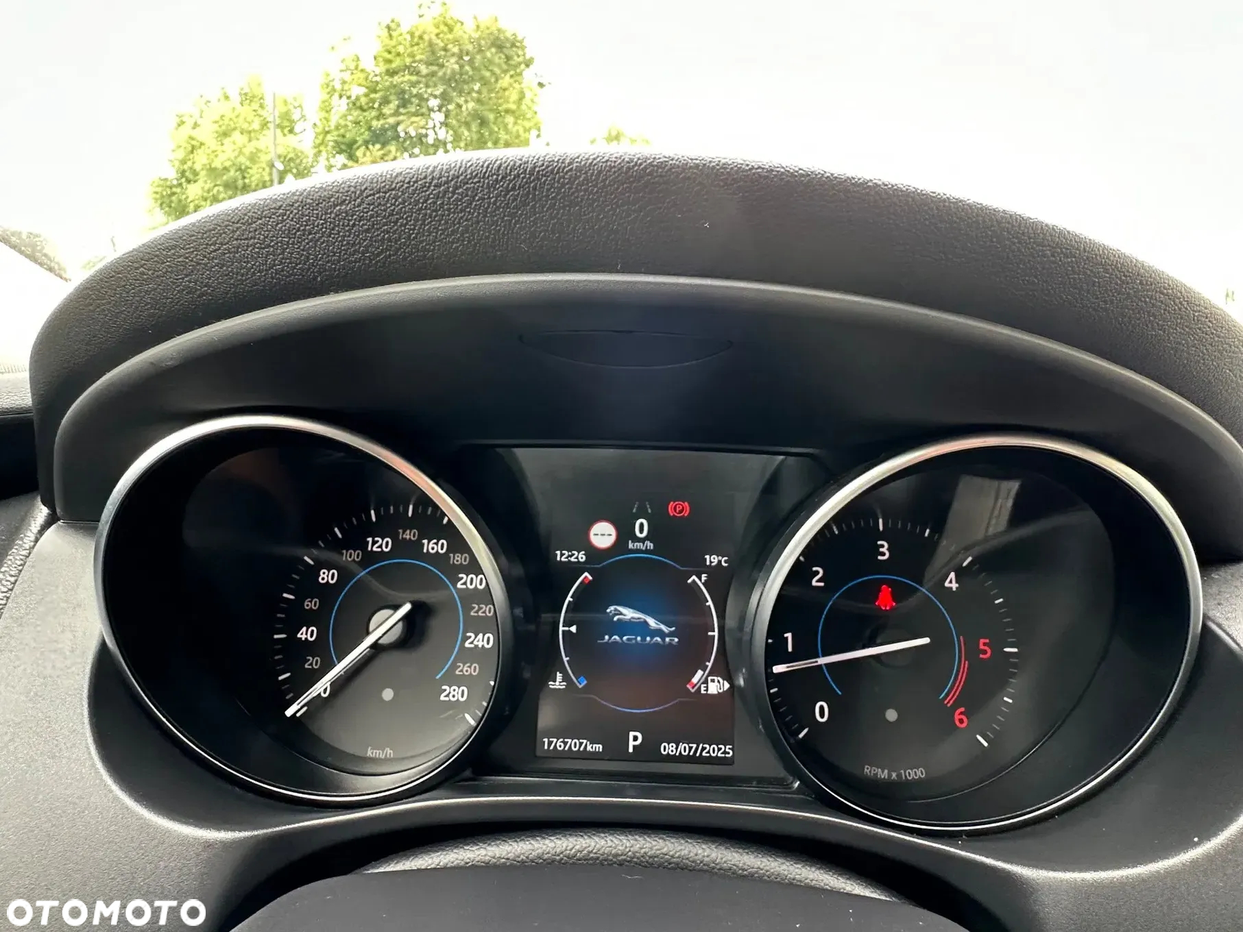 Jaguar XE - 38