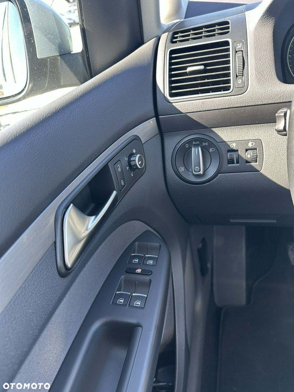 Volkswagen Touran - 15