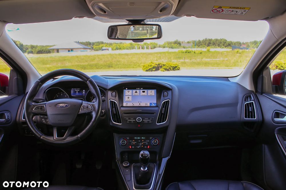 Ford Focus 1.5 EcoBlue Start-Stopp-System ST-LINE DESIGN - 18