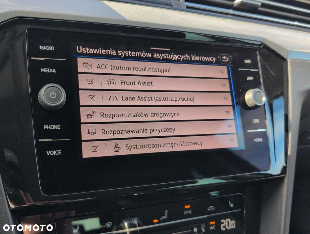 Volkswagen Passat - 32