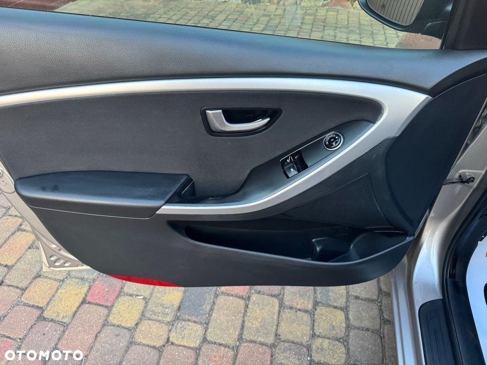 Hyundai i30 blue Kombi 1.4 Classic - 23