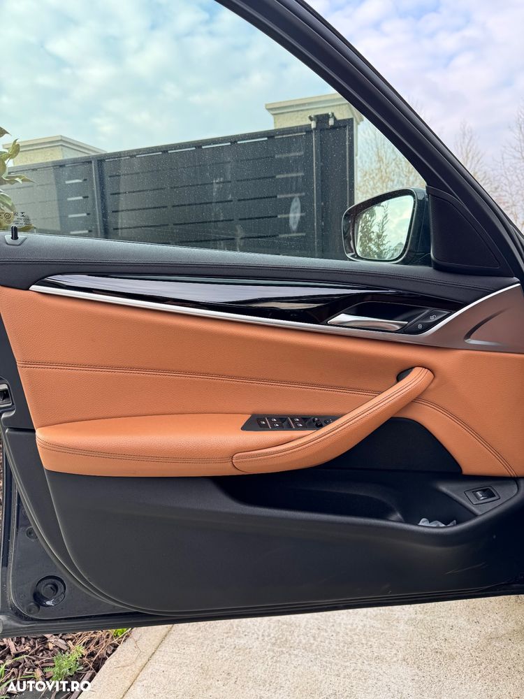 BMW Seria 5 530i Aut. Luxury Line - 14