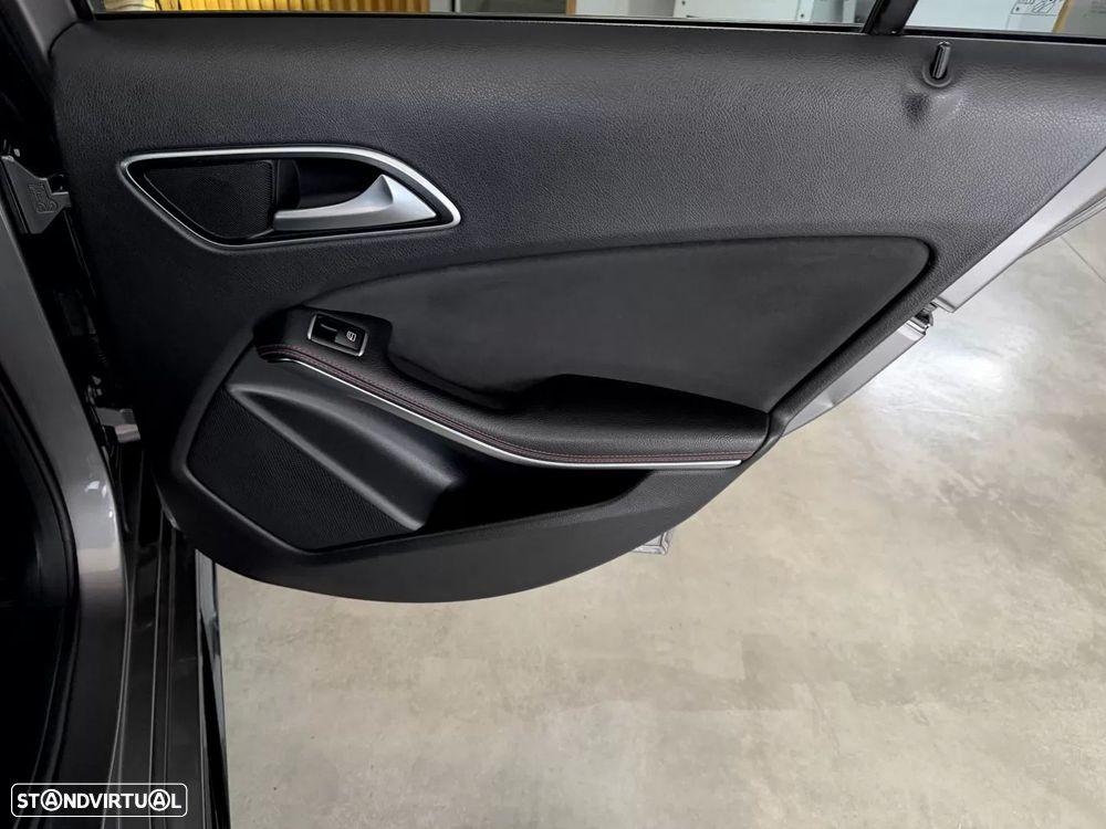 Mercedes-Benz A 180 d AMG Line - 40