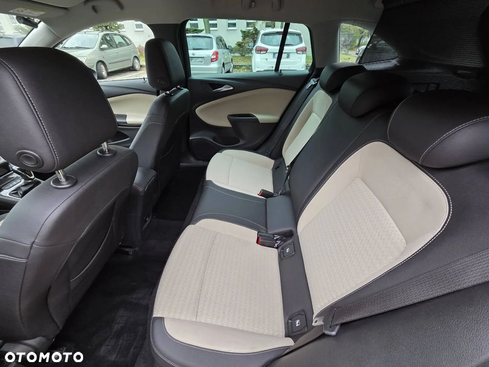 Opel Astra V 1.4 T Elite - 9