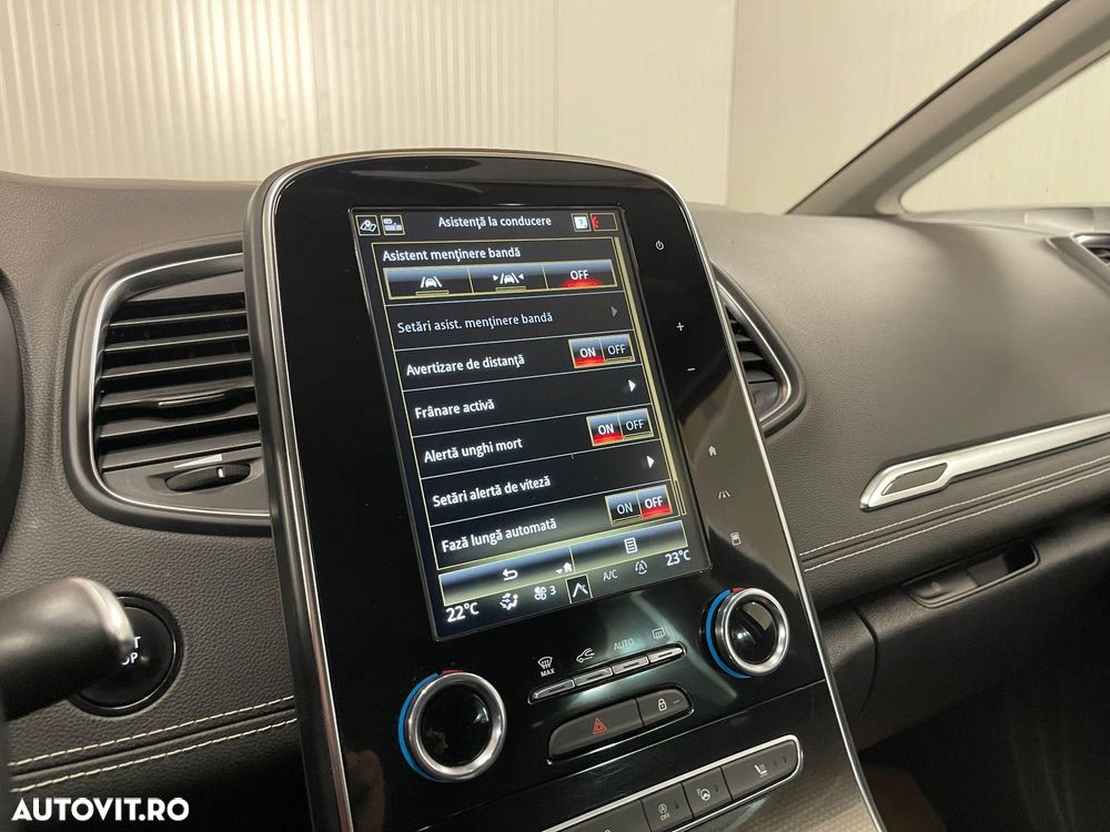 Renault Grand Scenic - 17