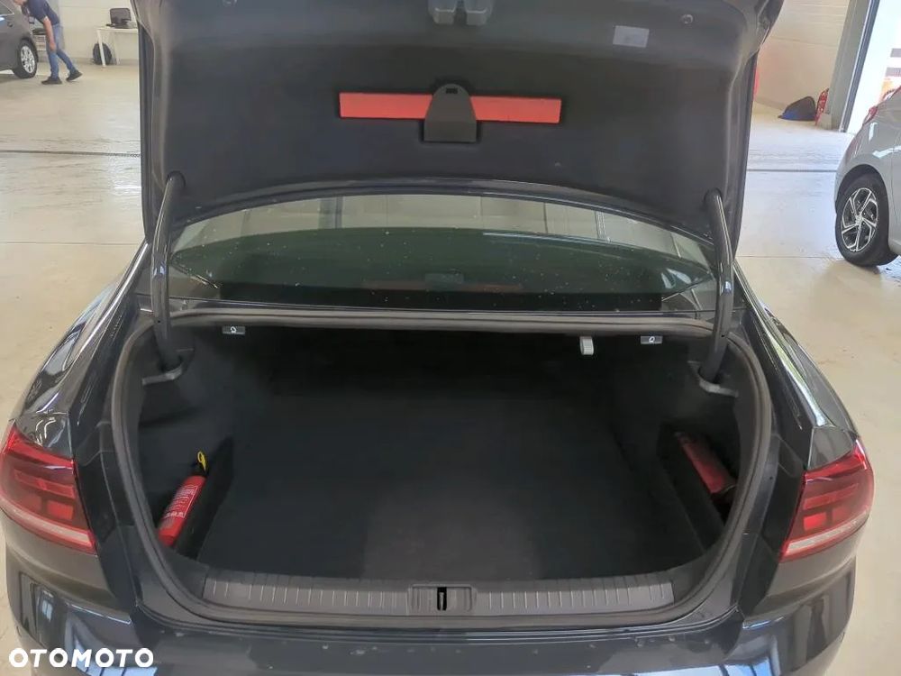 Volkswagen Passat 2.0 TDI EVO Business DSG - 15