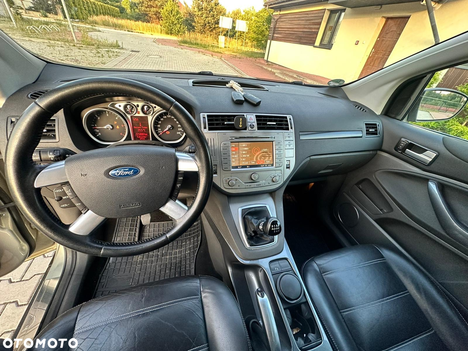 Ford Kuga - 10