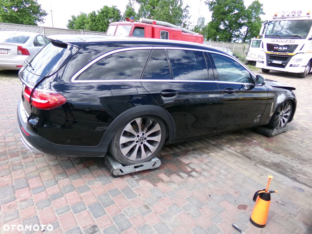 Mercedes-Benz Klasa E 220 d 4Matic All-Terrain 9G-TRONIC Avantgarde - 4