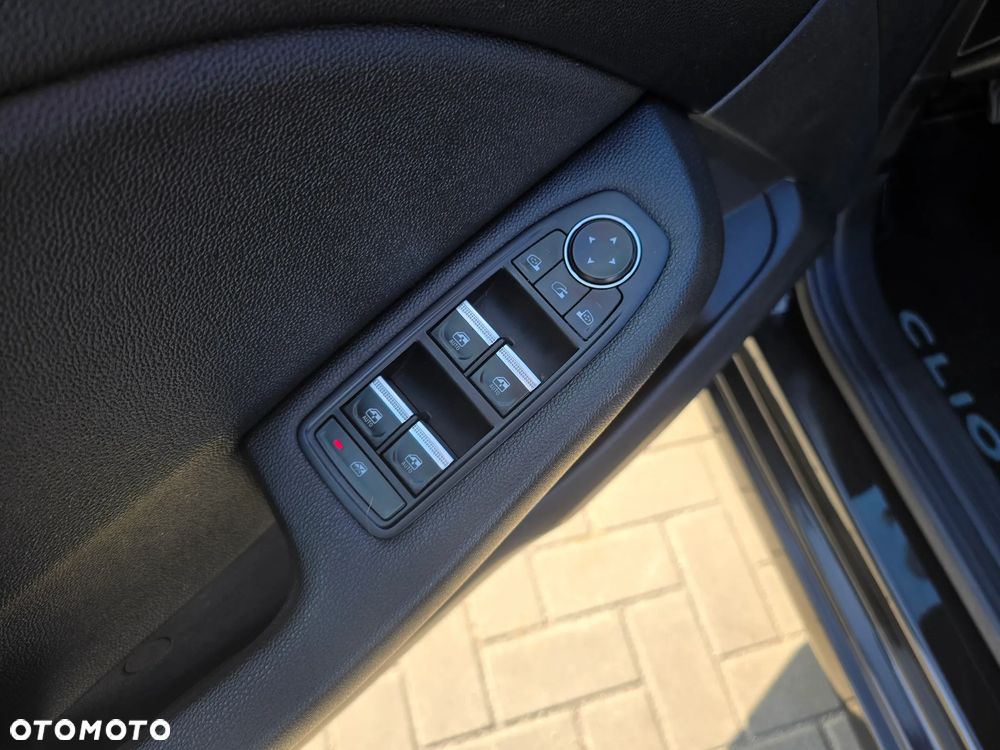 Renault Clio - 24